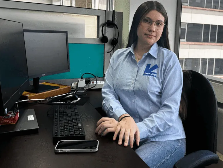 Atendente Desmulta em atendimento online